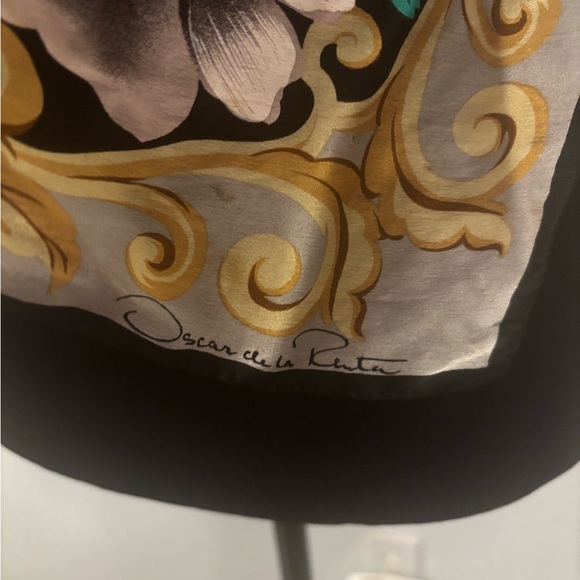 Oscar de la Renta Vintage Floral Silk Scarf 29x29 Inches - Picture 5 of 6
